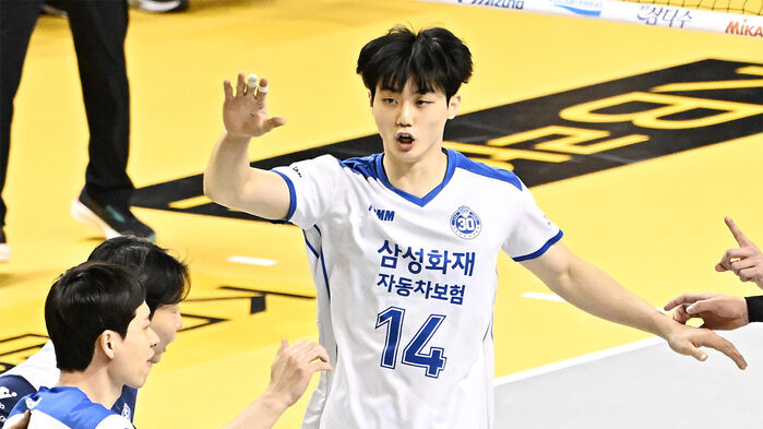 파이팅 외치는 삼성화재의 이우진 (사진=한국배구연맹 제공, 연합뉴스)