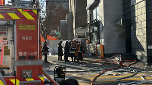종로구 주상복합 건물 화재로 3명 병원 이송&hellip;1시간 만 초진