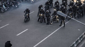 '전쟁터'로 변한 이란 반정부 시위&hellip;강경 진압에 7명 사망