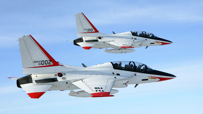 공군 T-50 항공기 비상착륙하다 전복&hellip;인명피해는 없어