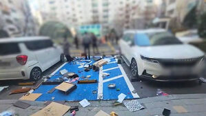 [사건X파일] "기절할 뻔"&hellip;아파트 15층서 TV&middot;의자 등 '휙'