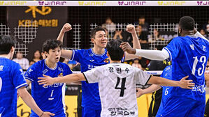 프로배구 한국전력, '대행 체제' KB손보에 역전승&hellip;4위로 도약