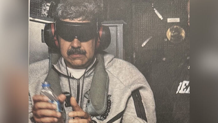 트럼프 미국 대통령이 SNS에서 공개한 눈을 가린 채 압송되는 마두로 베네수엘라 대통령의 모습. (사진=트럼프 대통령 트루스 소셜 캡처)