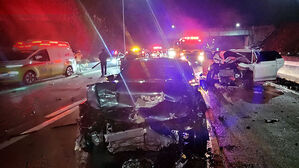 수습 현장 덮친 SUV, 불길 치솟아 아수라장&hellip;경찰 등 2명 사망