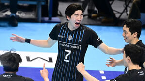 현대캐피탈, 대한항공에 시즌 첫 연패 안기며 1위 맹추격