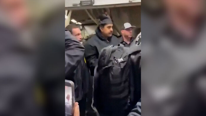 미 뉴욕 압송된 마두로&hellip;연행 도중 빙긋 웃더니 꺼낸 말