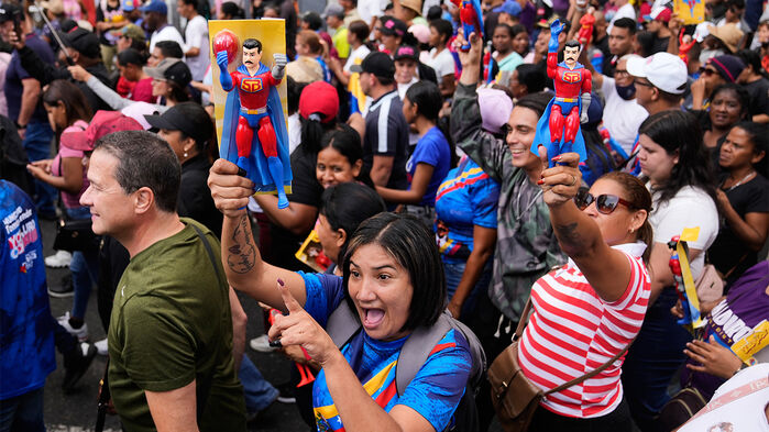 4일 베네수엘라에서 미국을 규탄하며 니콜라스 마두로 베네수엘라 대통령의 구금 해제를 요구하는 시위가 열리고 있다. (사진=AP, 연합뉴스)