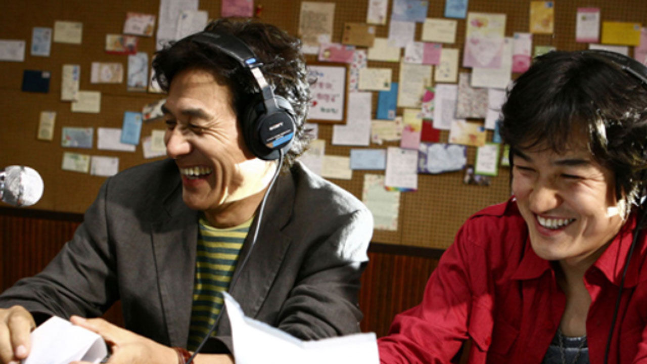 배우 안성기 출연작 '라디오스타'의 한 장면. 오른쪽은 배우 박중훈. (사진=한국영상자료원 KMDb 캡처, 연합뉴스)