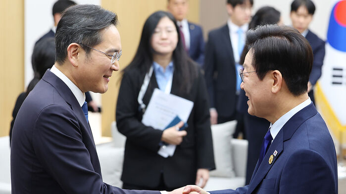 이재용 삼성전자 회장 맞이하는 이재명 대통령 (사진=연합뉴스)