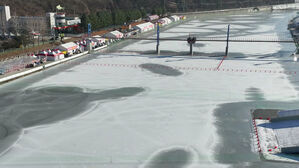 한파로 얼음 '꽁꽁'&hellip;겨울 축제 준비엔 '활기'