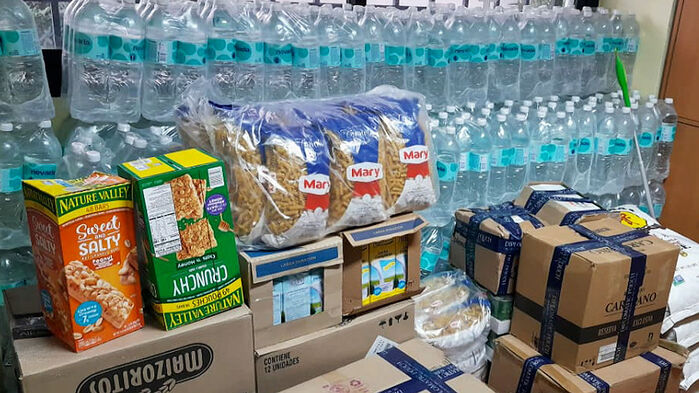 대피 거점에 마련된 비상식량과 식수