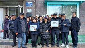 근무 중 경비원 돌연 쓰러지자&hellip;가족 울린 입주민 '상자'