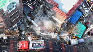 자택에 불 질러 지인 숨지게 한 60대&hellip;CCTV 포착된 정황