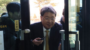 서울고검, '대북 송금 회유 의혹' 방용철 전 쌍방울 부회장 소환