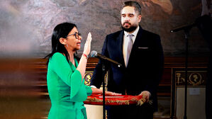 "미국 지지하면 즉각 체포" 비상 선포문&hellip;임시 대통령 취임