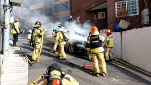 종로구 도로에 주차된 차량에서 불&hellip;"인명 피해 없어"