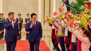 중 "한반도 문제서 건설적 역할&hellip;한국과 소통&middot;협력 강화"