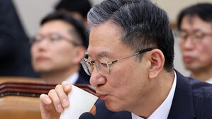 정성호 "쿠팡 중국인 피의자, 체포영장 발부&hellip;중국에 공조 요청"