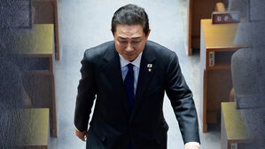 [단독] "대학 편입 좀" 김병기 아들 받아준 중소기업, 수주 급증 