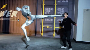 사람 닮은 모습으로 360도 발차기&hellip;"섬뜩" 반응도