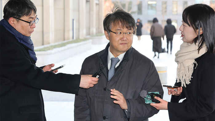 통일교와 신천지 등 특정 종교단체가 정치권에 영향을 끼쳤다는 내용의 '정교유착' 의혹을 수사하는 검찰·경찰 합동수사본부 김태훈 본부장이 8일 서울 서초구 서울고검으로 출근, 발언 (사진=연합뉴스)