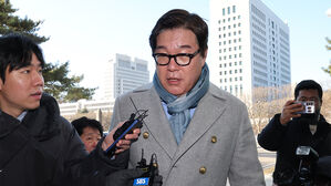 검찰, '쌍방울 진술 회유 의혹' 김성태 전 회장 소환 조사