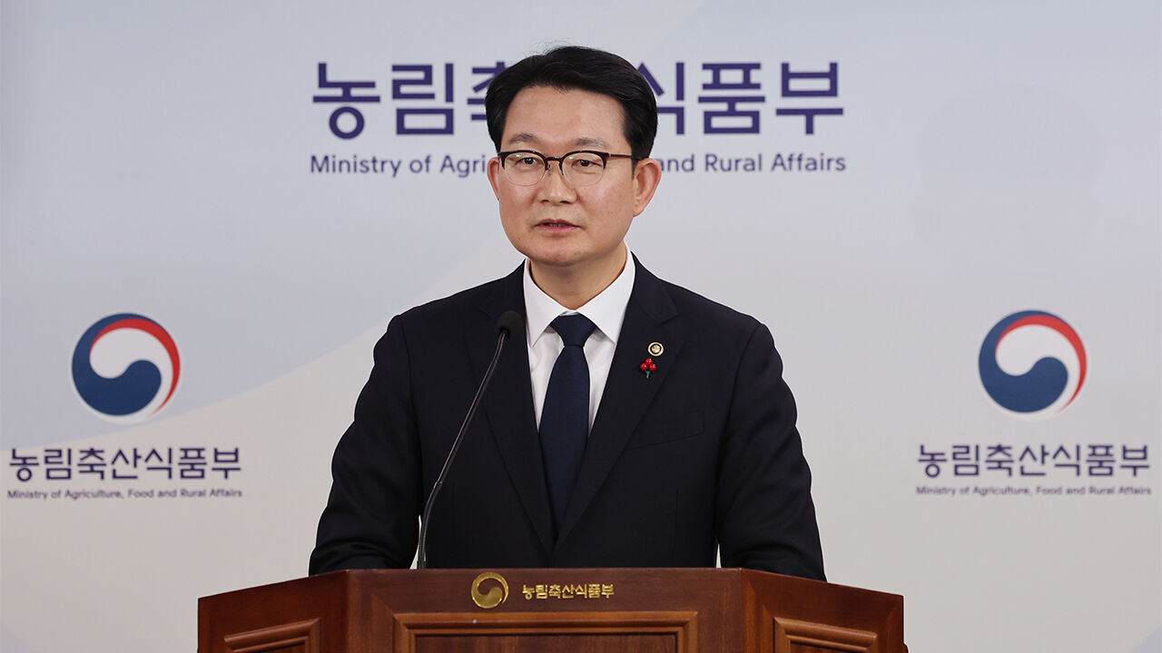 김종구 농림축산식품부 차관이 8일 정부세종청사 기자실에서 농협중앙회와 농협재단에 대한 특별감사 중간 결과를 브리핑하고 있다. (사진=연합뉴스)