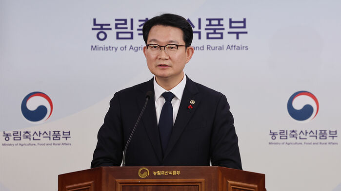 김종구 농림축산식품부 차관이 8일 정부세종청사 기자실에서 농협중앙회와 농협재단에 대한 특별감사 중간 결과를 브리핑하고 있다. (사진=연합뉴스)