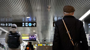 "성인용 기저귀만 팔아요"&hellip;확 달라진 현실