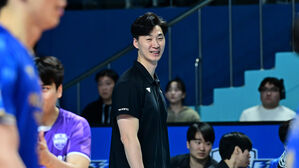 '박철우 대행 체제' 남자배구 우리카드, 대한항공 잡고 2연승