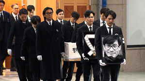 마지막 길 떠난 배우 안성기&hellip;영결식 진행