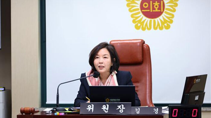 공천 헌금 의혹 속 미국 향한 김경&hellip;포착된 뜻밖의 장소