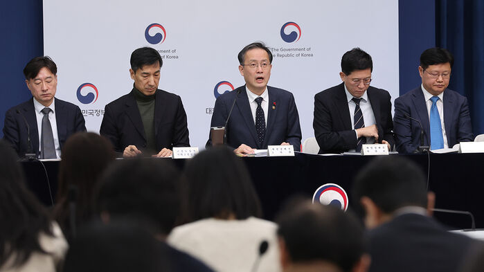 "'경제 대도약 원년' 올해 성장 2% 넘기겠다"&hellip;국부펀드 20조 추진