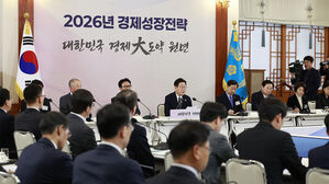 '경제대도약 원년' 올해 성장 2% 넘기겠다&hellip;국부펀드 20조 추진