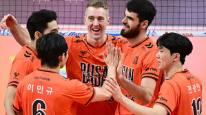 '디미트로프 17점' OK저축은행, 현대캐피탈에 '완승