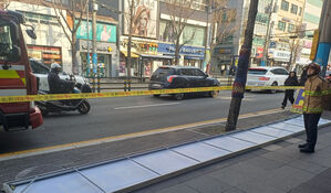 부산 초속 24ｍ 강풍에 간판 떨어지고 통신장비 이탈