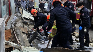 "'쾅' 소리" 벽돌 와르르 쏟아지더니&hellip;지나가던 20대 참변 