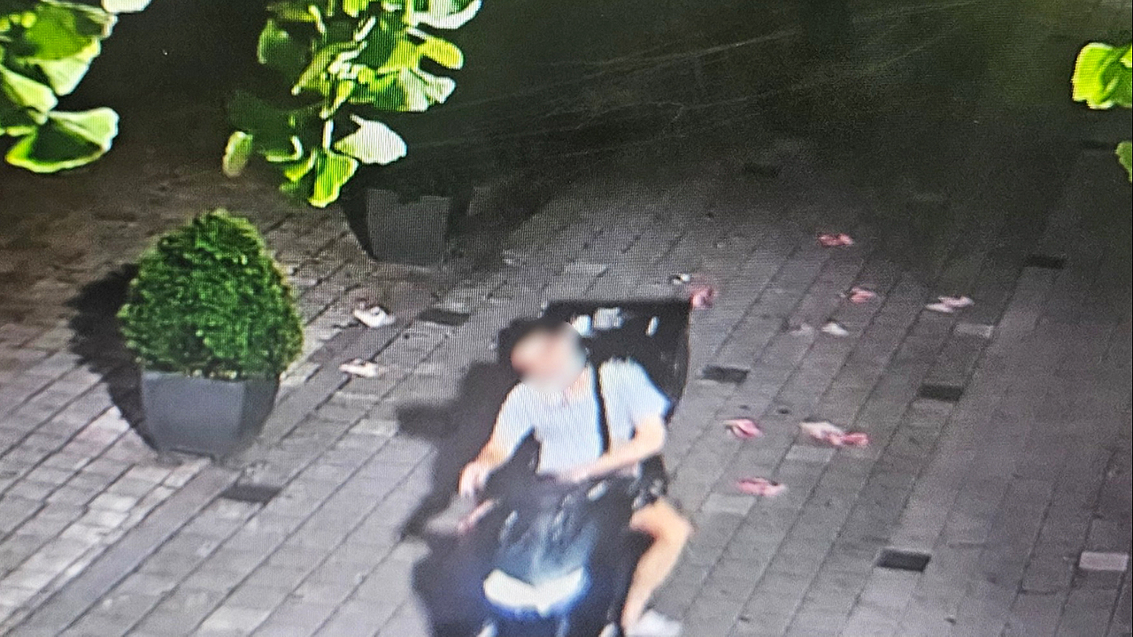 강남 한복판에 낯 뜨거운 불법전단…5개월 단속 끝 45만 장 압수