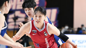 '강이슬 트리플더블' KB, 삼성생명 꺾고 공동 2위로