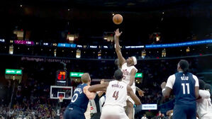 그대로 2점 헌납&hellip;NBA서 나온 기상천외한 장면