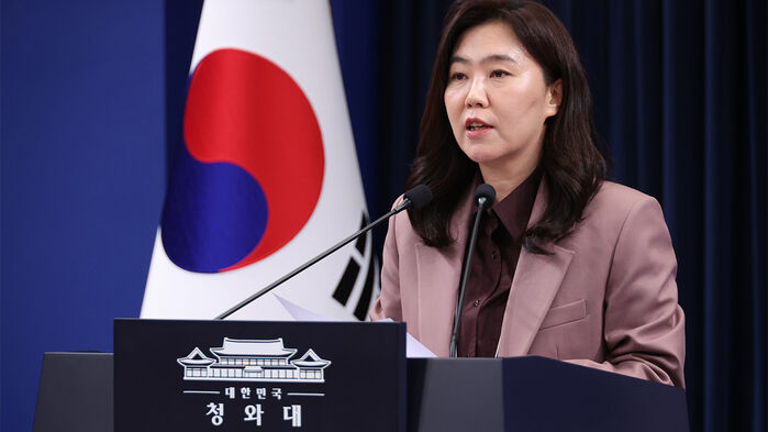 강유정 대변인이 12일 청와대 기자회견장에서 캄보디아 성착취 스캠(온라인 사기)조직원 검거관련 브리핑을 하고 있다. (사진=연합뉴스)