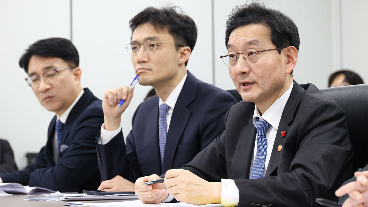 검찰개혁추진단장인 윤창렬 국무조정실장이 12일 정부서울청사 창성별관에서 열린 공소청·중대범죄수사청법안 입법예고 관련 기자간담회에서 발언하고 있다. (사진=국무총리실 제공,연합뉴스)