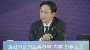 과기부총리 "동시다발적&middot;목표 없는 AI&hellip;테스트하다 끝날 것"