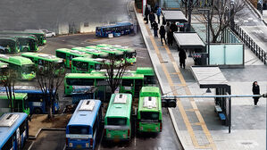 시내버스 '전면 파업'&hellip;강추위 속 '출근 대란'