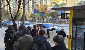 서울 버스파업에 경기 출근길 광역버스 대기줄&hellip;전철역도 북적