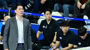 '손가락 터치' 판정 논란 계속&hellip;배구연맹, 방송사에 영상 요청