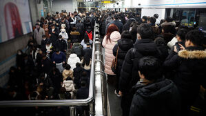 "왜 안 오지?" 출근길 혼란&hellip;버스 파업에 지옥철로