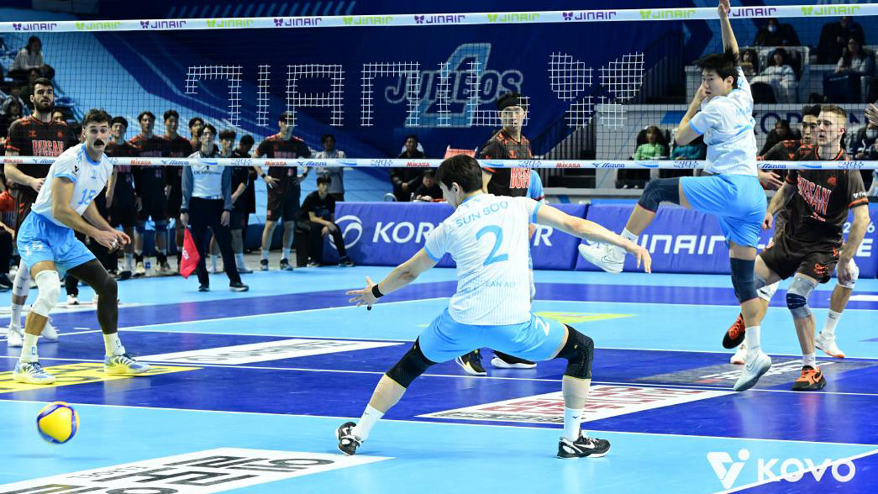 <!HS>프로<!HE>배구 1위 대한항공, 패패패패…OK저축은행에 풀세트 역전패