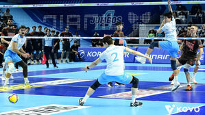 프로배구 1위 대한항공, 패패패패&hellip;OK저축은행에 풀세트 역전패