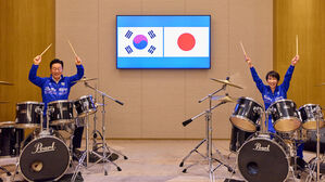 드러머 변신한 한일 정상&hellip;"비밀" 일본 깜짝 이벤트였다